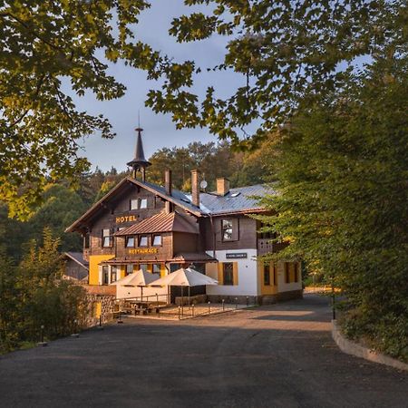 Hotel Lovecky Zamecek Orion Либерец Екстериор снимка