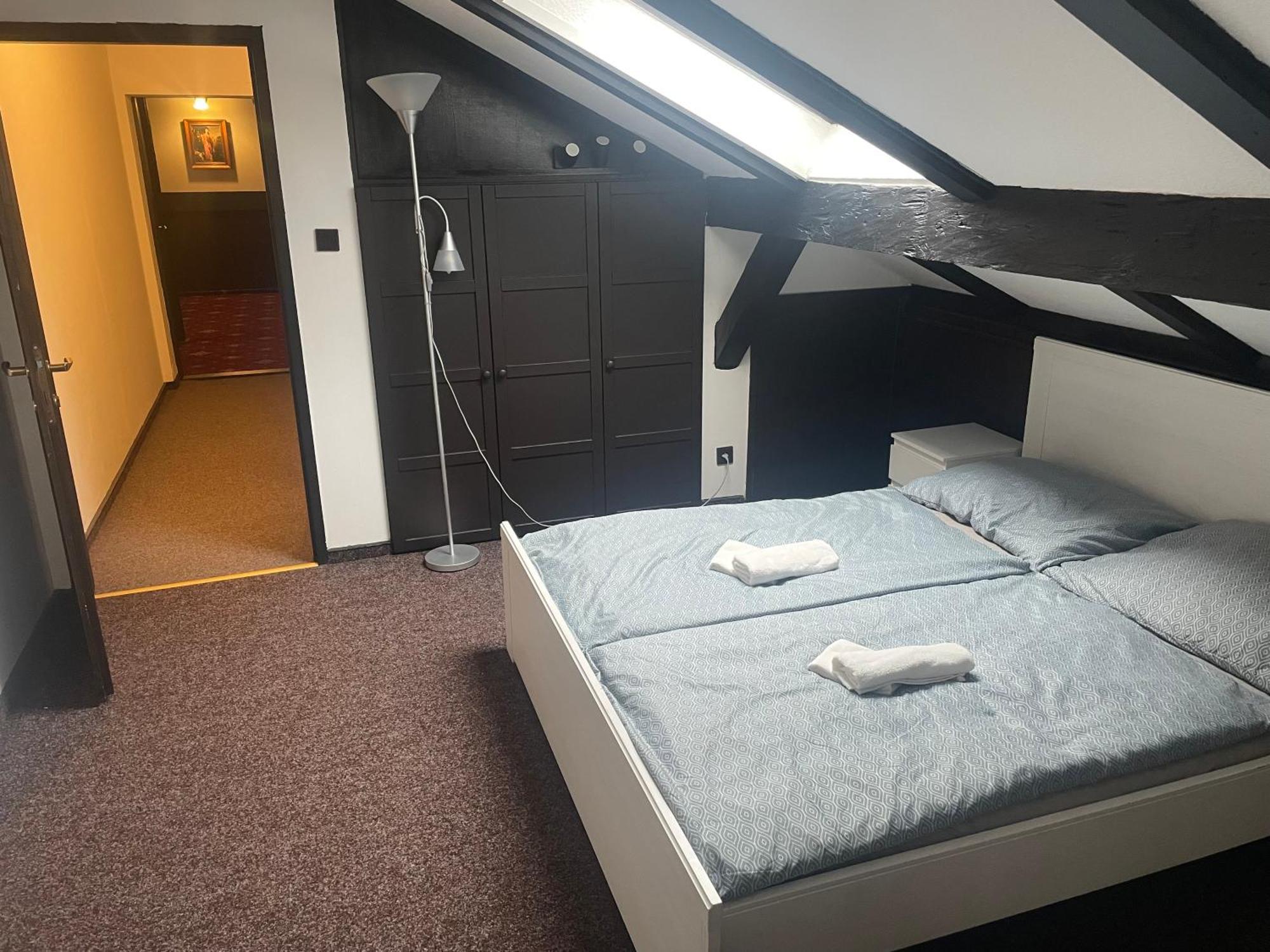 Hotel Lovecky Zamecek Orion Либерец Екстериор снимка