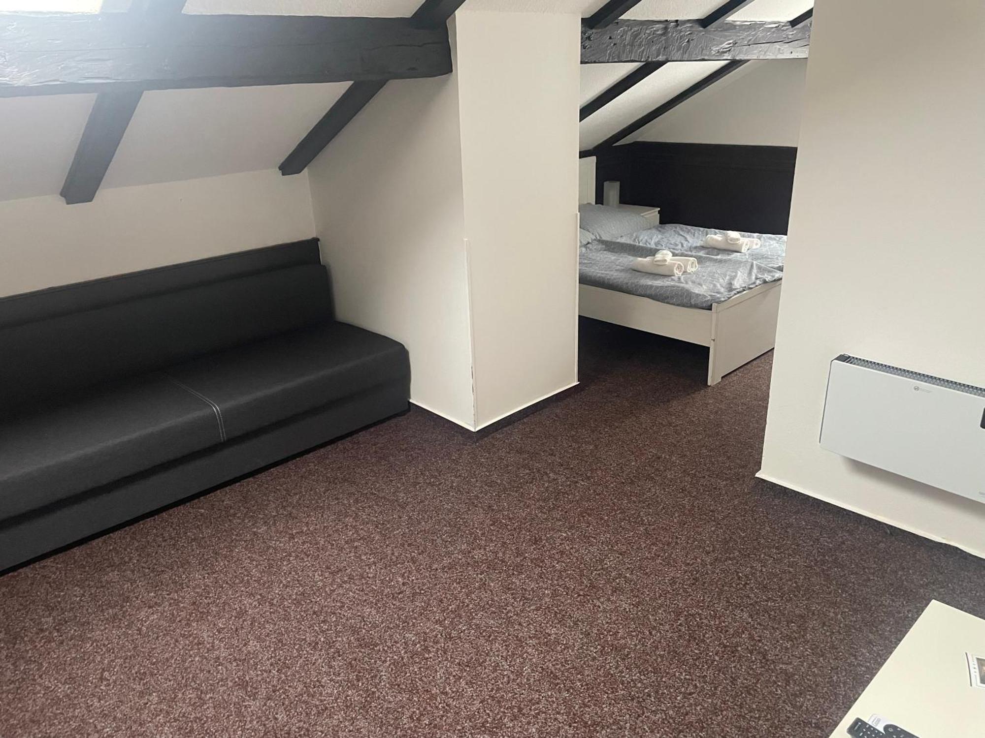 Hotel Lovecky Zamecek Orion Либерец Екстериор снимка