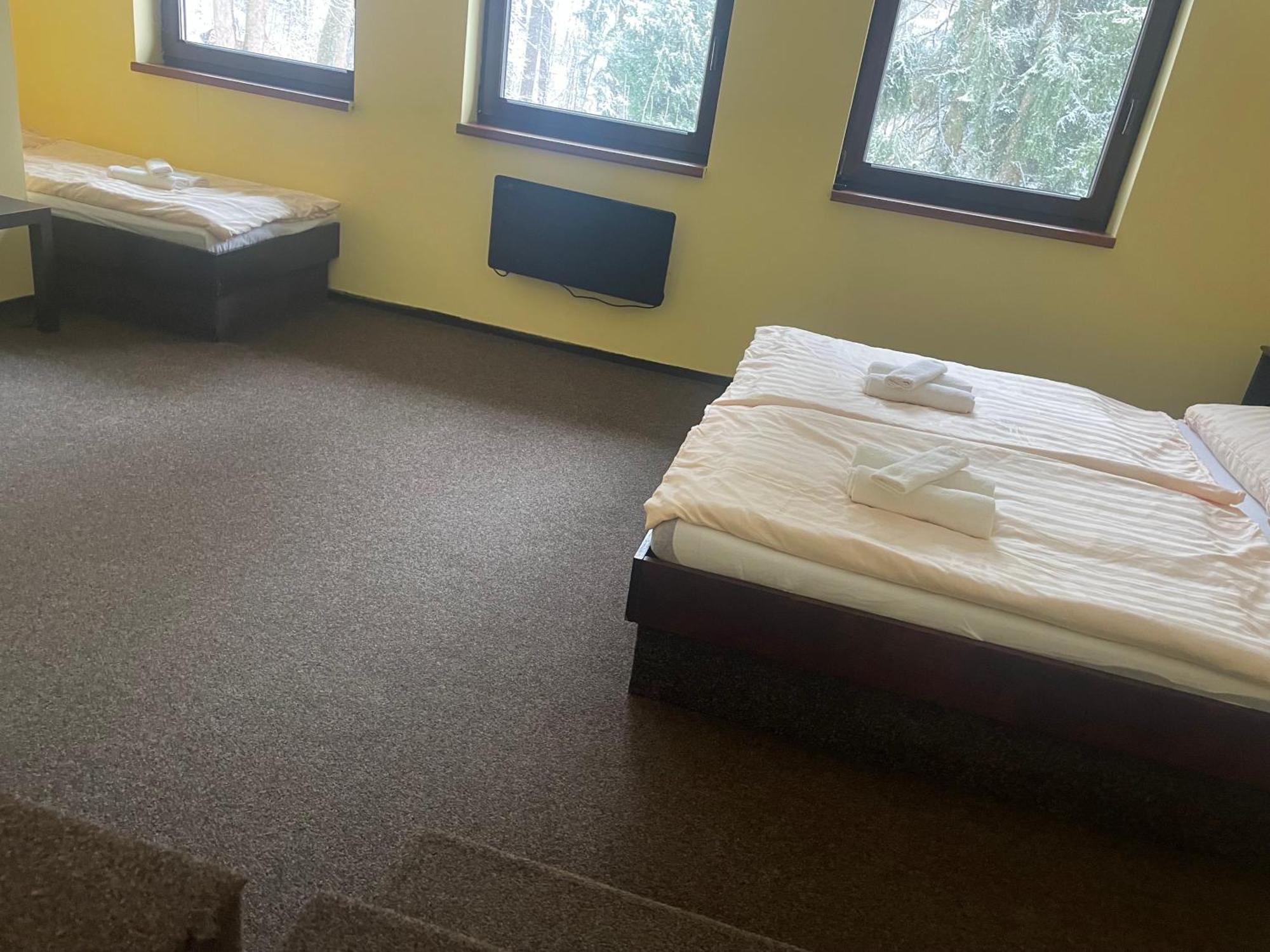 Hotel Lovecky Zamecek Orion Либерец Екстериор снимка
