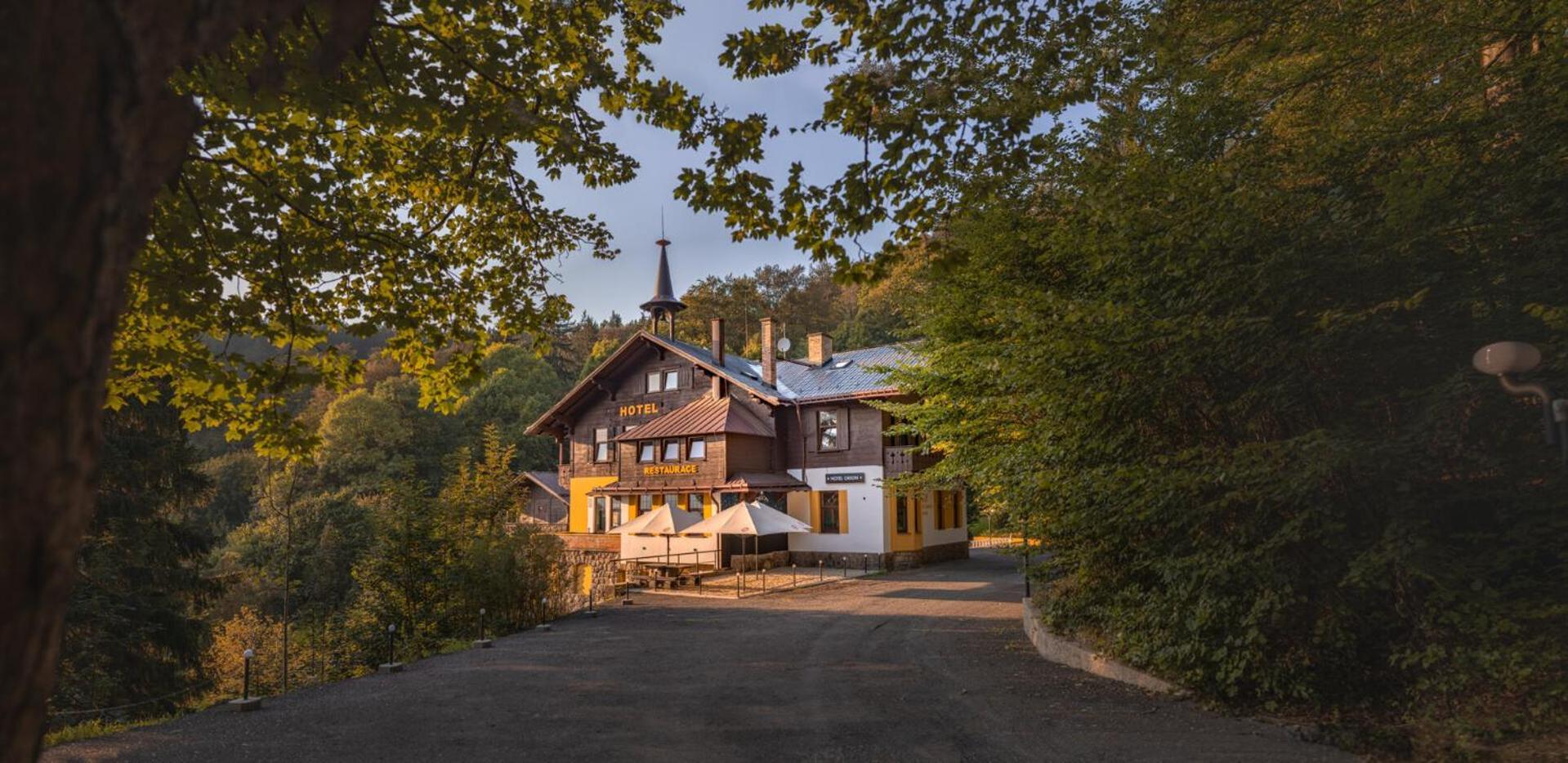 Hotel Lovecky Zamecek Orion Либерец Екстериор снимка
