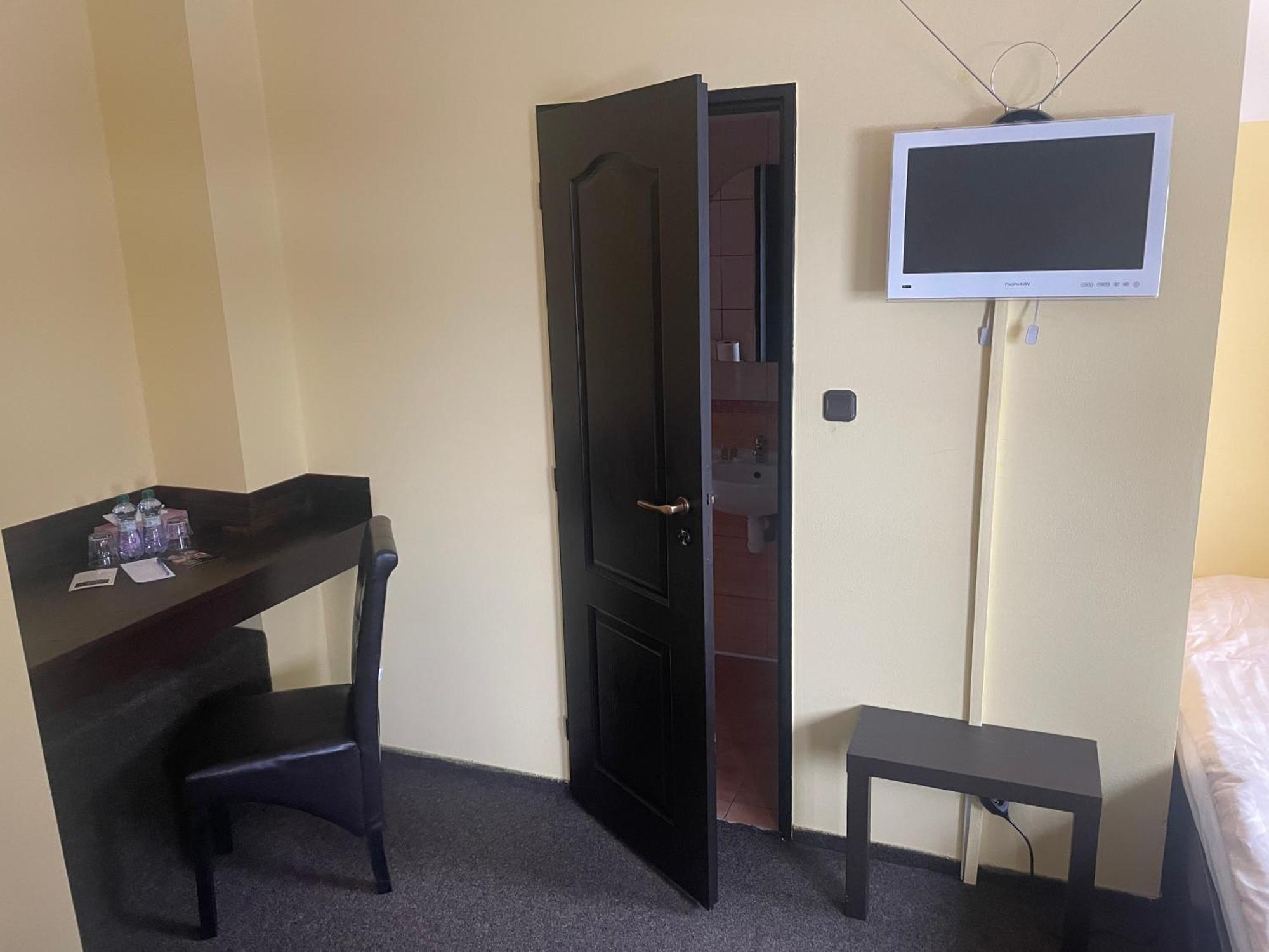 Hotel Lovecky Zamecek Orion Либерец Екстериор снимка
