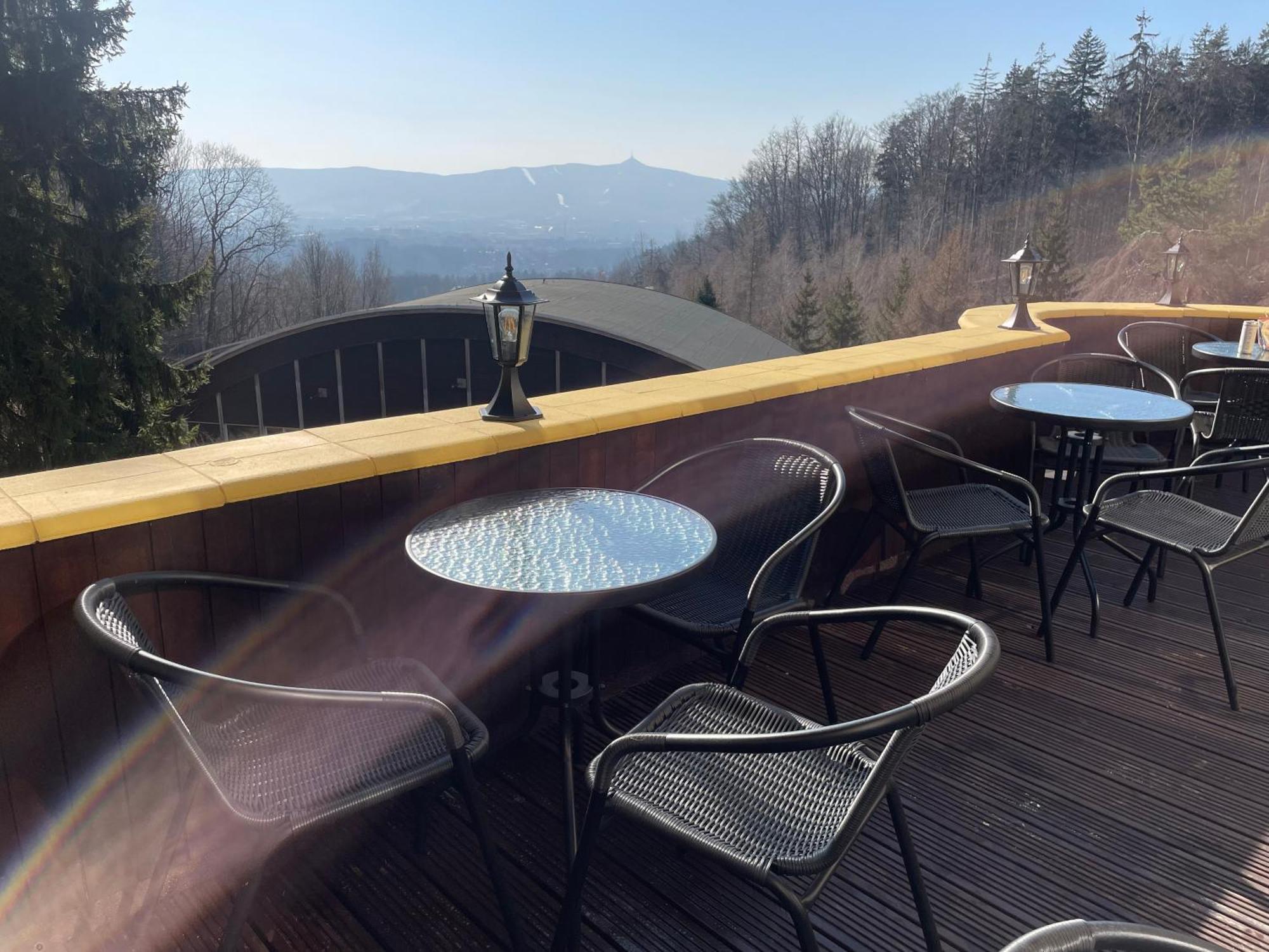 Hotel Lovecky Zamecek Orion Либерец Екстериор снимка