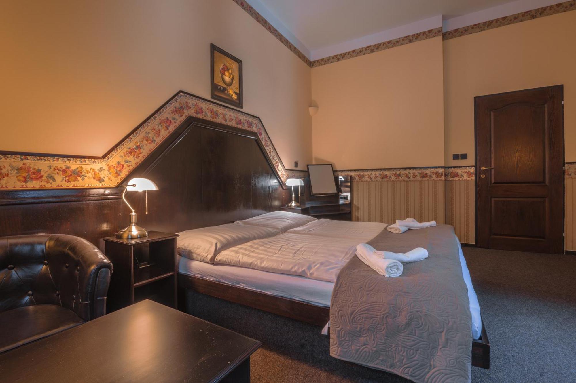 Hotel Lovecky Zamecek Orion Либерец Екстериор снимка