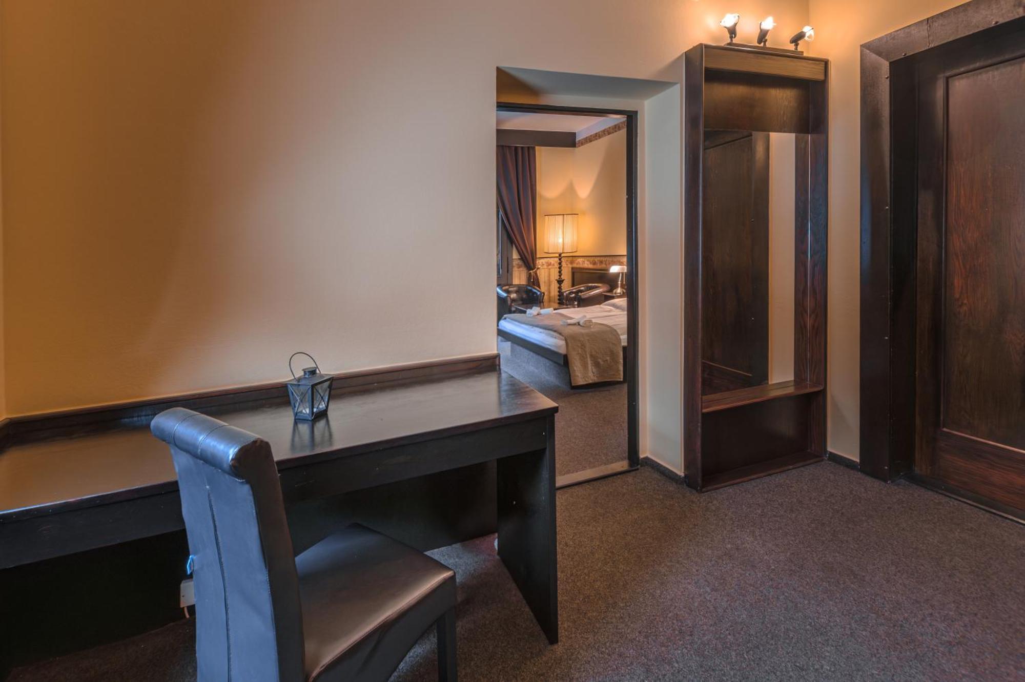 Hotel Lovecky Zamecek Orion Либерец Екстериор снимка