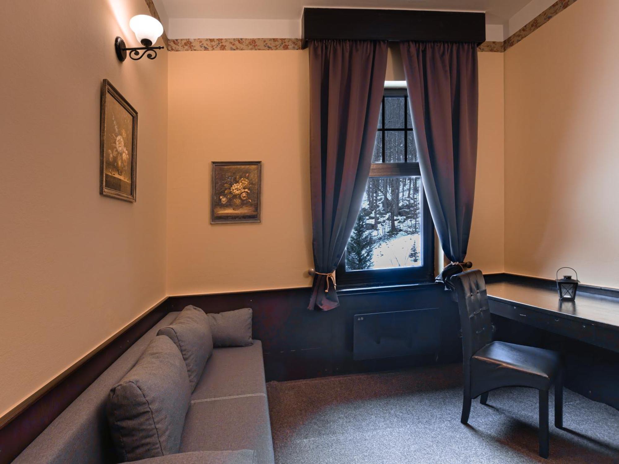 Hotel Lovecky Zamecek Orion Либерец Екстериор снимка