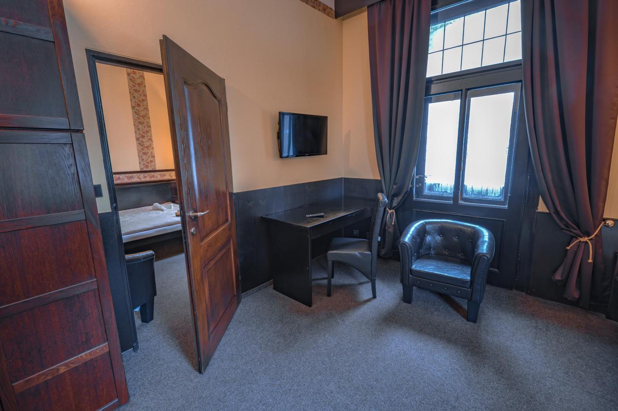 Hotel Lovecky Zamecek Orion Либерец Екстериор снимка