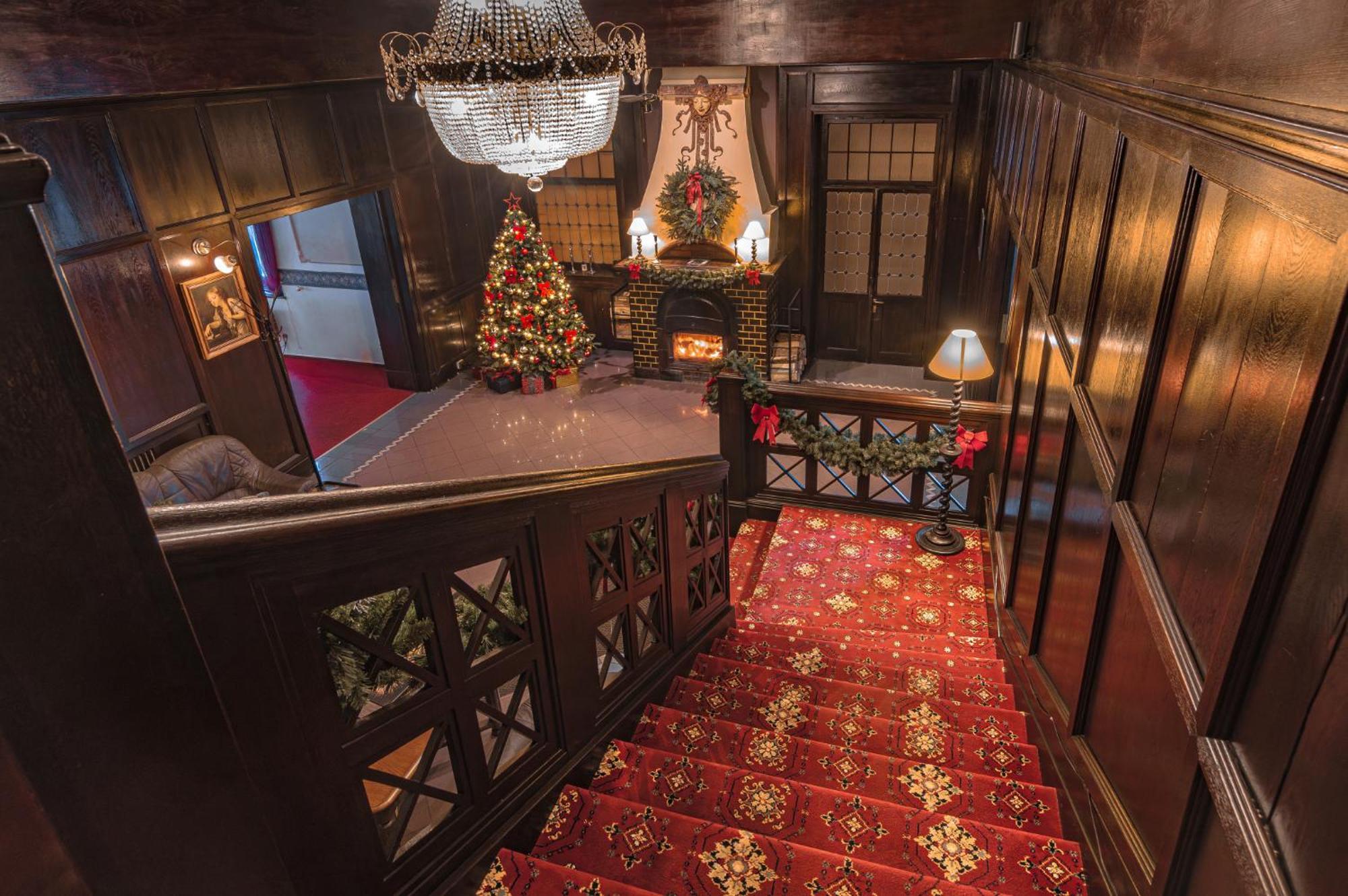 Hotel Lovecky Zamecek Orion Либерец Екстериор снимка