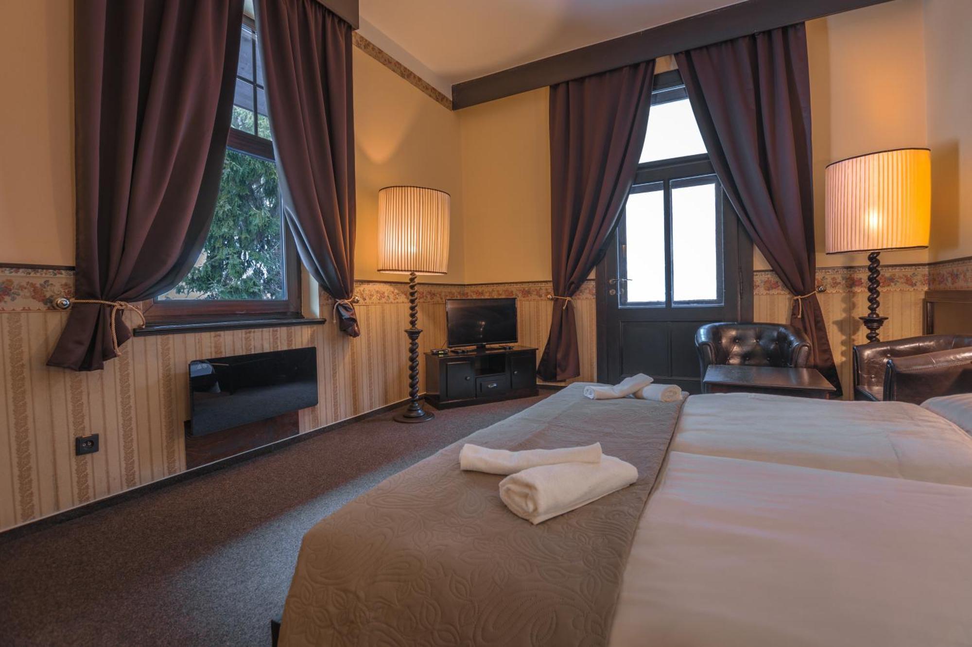 Hotel Lovecky Zamecek Orion Либерец Екстериор снимка
