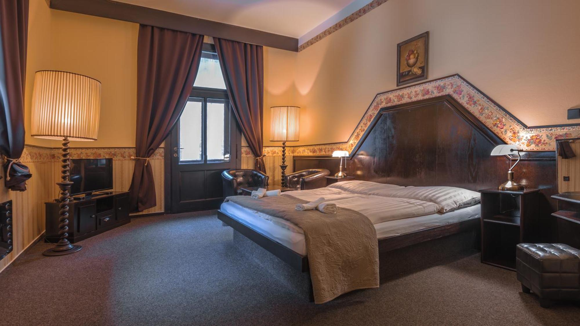 Hotel Lovecky Zamecek Orion Либерец Екстериор снимка