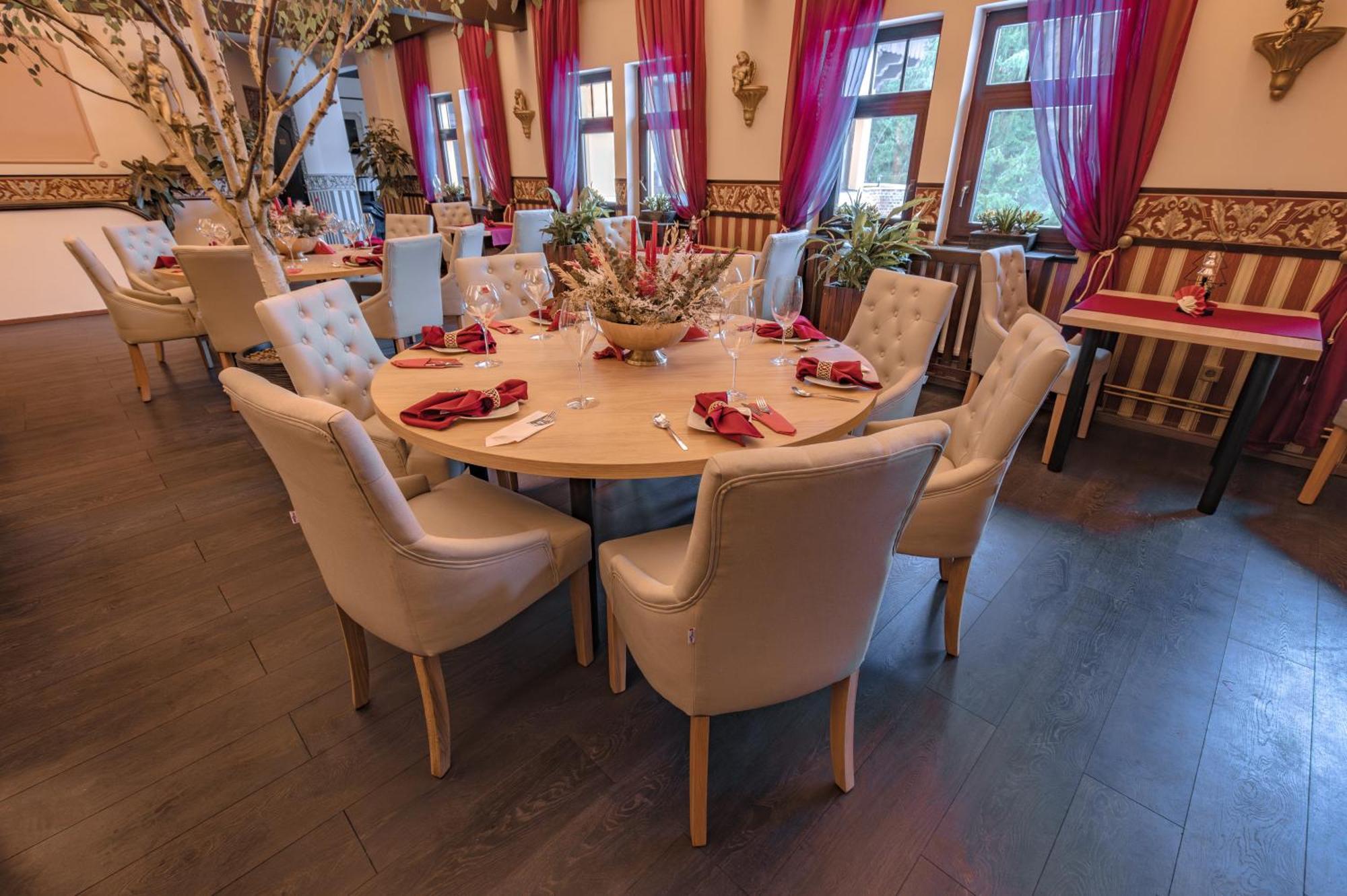 Hotel Lovecky Zamecek Orion Либерец Екстериор снимка