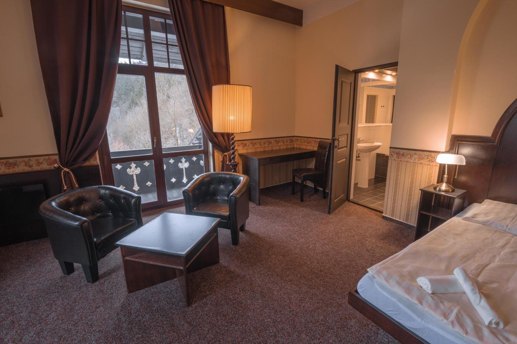 Hotel Lovecky Zamecek Orion Либерец Екстериор снимка