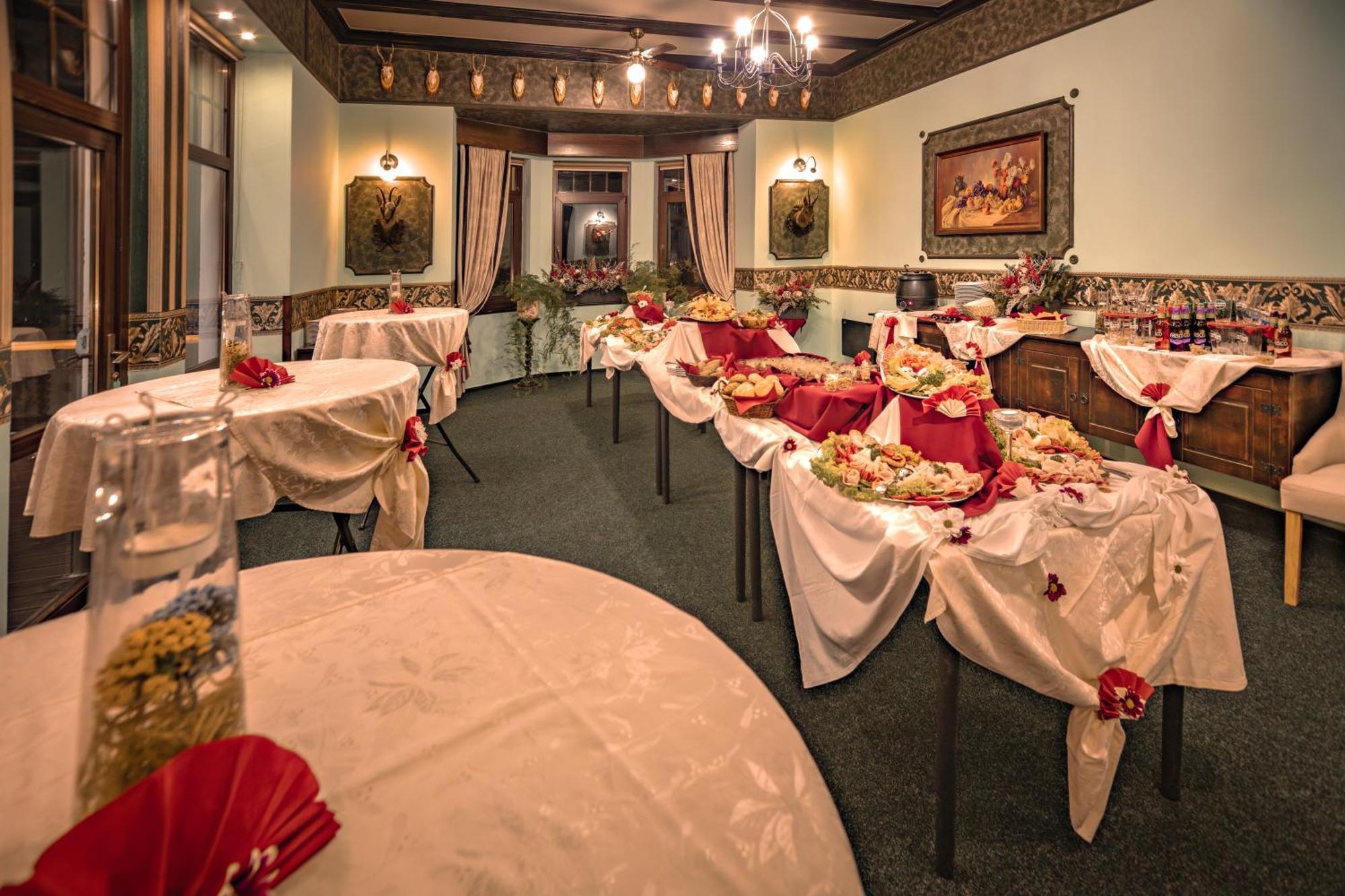 Hotel Lovecky Zamecek Orion Либерец Екстериор снимка