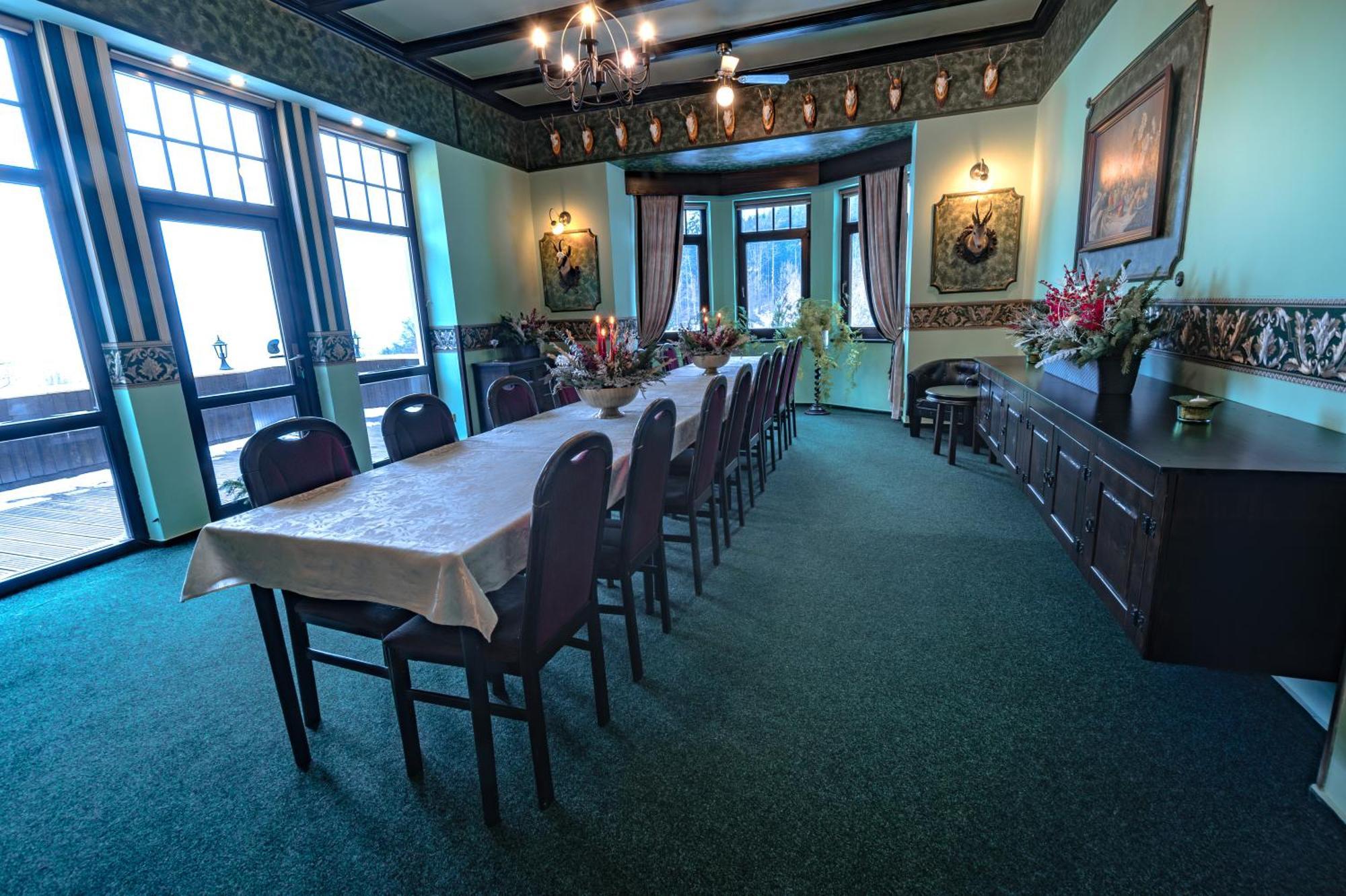 Hotel Lovecky Zamecek Orion Либерец Екстериор снимка